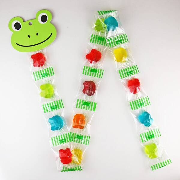 <b>見た目もかわいい「つりさげ菓子」</b><br>みんなでシェアできる便利な小分けの袋のお菓子を集めました。